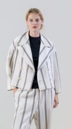 DOUBLE PINSTRIPE DOUBLE-BREASTED SHORT TAILORED BLAZER - Imagen 2