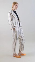 DOUBLE PINSTRIPE DOUBLE-BREASTED SHORT TAILORED BLAZER - Imagen 3
